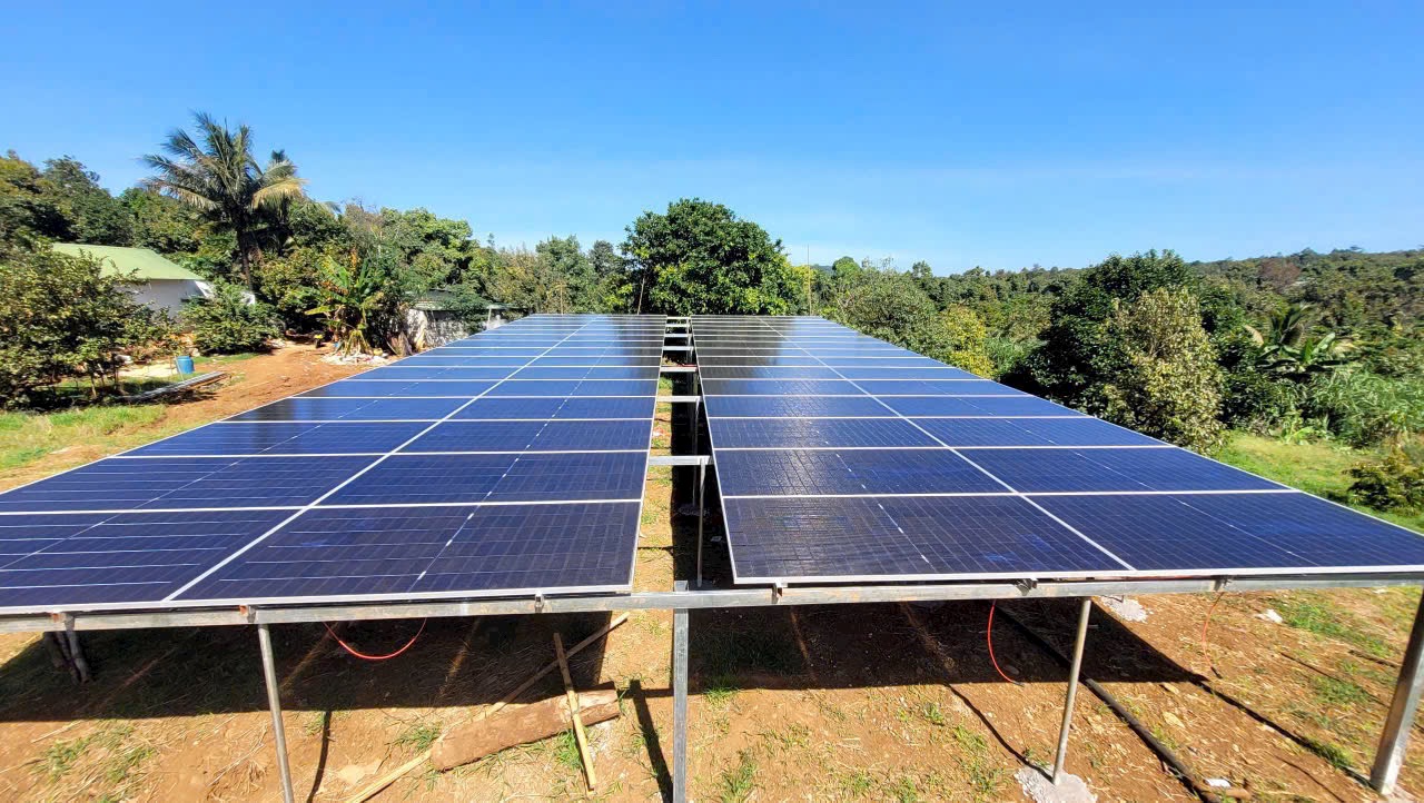 Hệ thống đèn năng lượng mặt trời và pin mặt trời áp mái tại Bảo Lộc Lâm Đồng