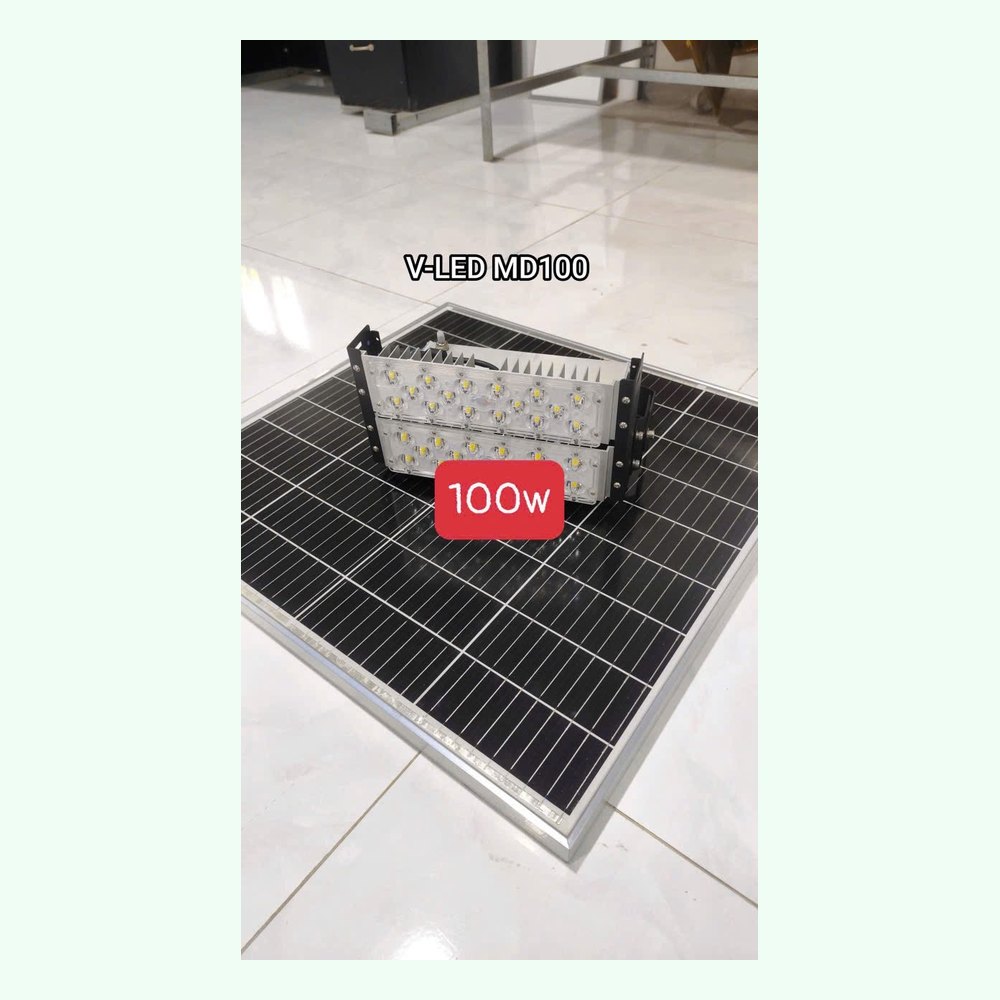 Đèn năng lượng mặt trời 100W đèn solar xưởng