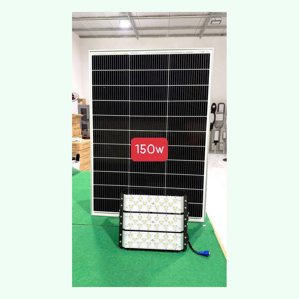 Đèn năng lượng mặt trời 150W siêu sáng sân bóng