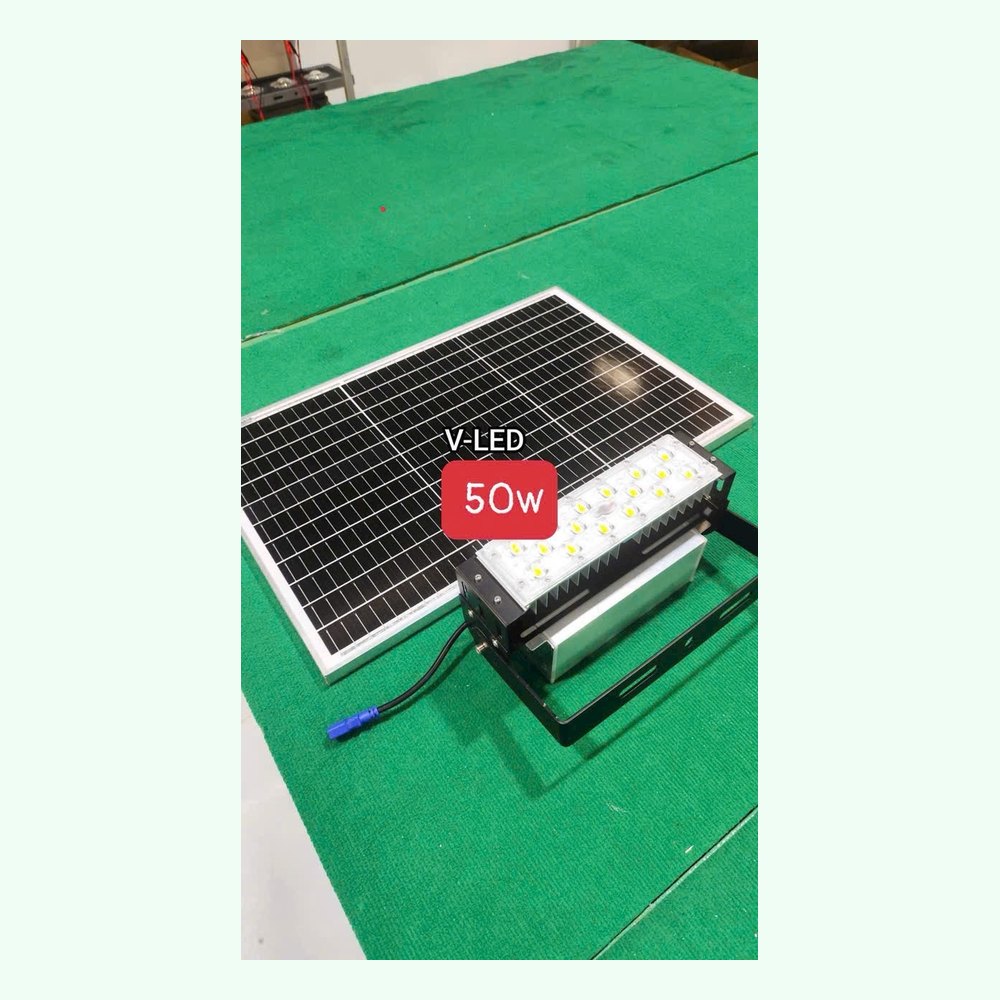 Đèn năng lượng mặt trời 50W đèn pin solar